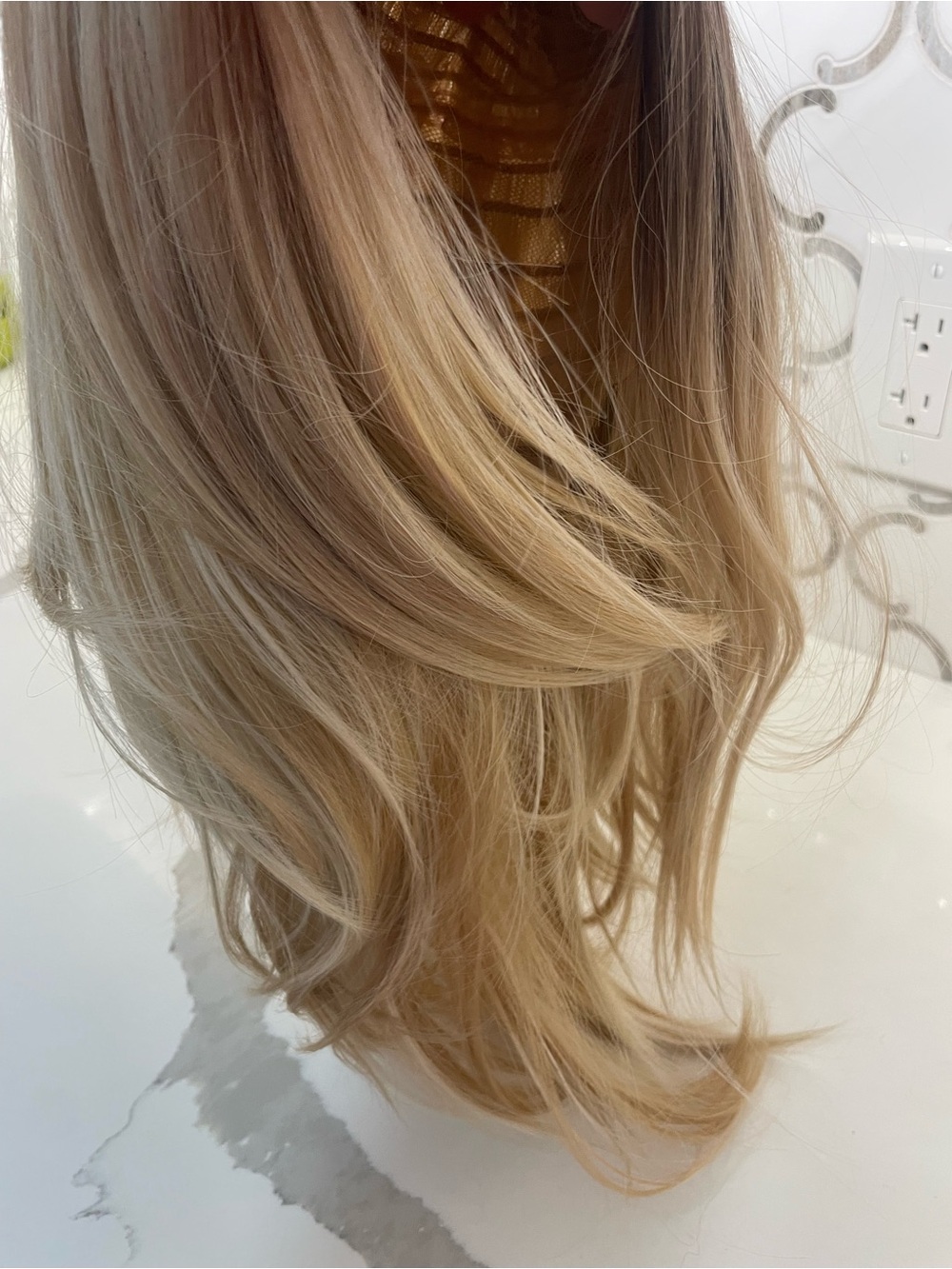 Blonde/ Golden gradient Layered Synthetic Women's Wig - Picture 7 of 9